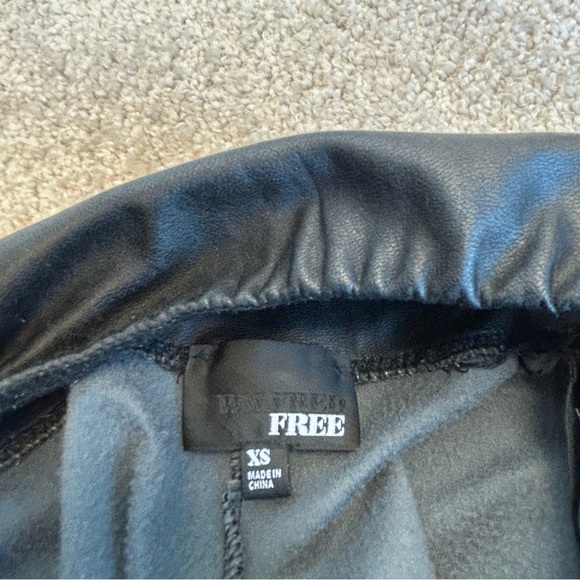 ARITZIA Wilfred Free Black Daria Faux leather leggings high waisted Sz XS - Picture 4 of 11